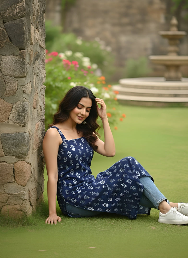 Printed Stylish Back Straight Sleeveless Kurta