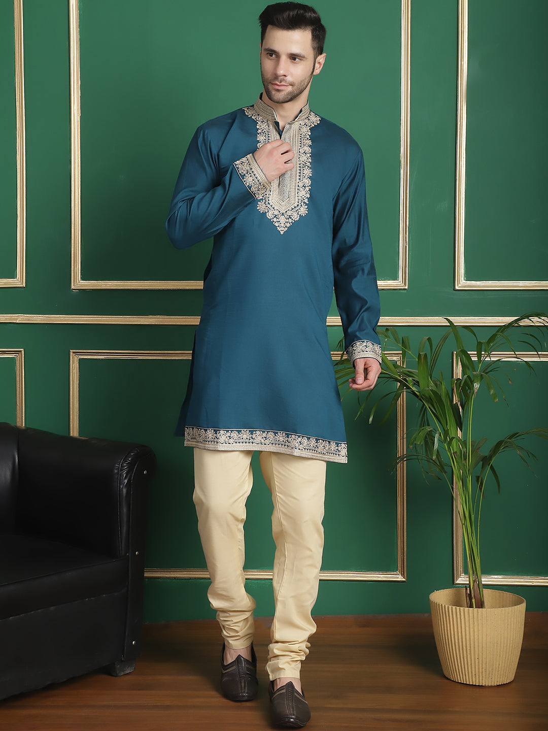 Men'S Embroidered Waistcoat And Kurta Pyjama.