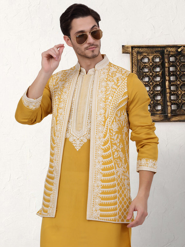 Men'S Embroidered Waistcoat And Kurta Pyjama.