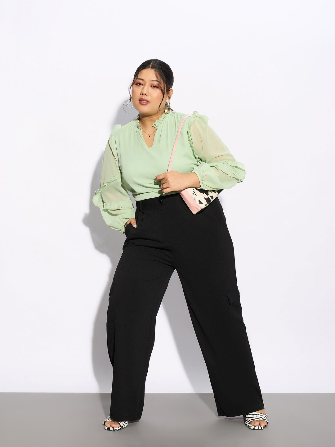 Black Multi Pockets Cargo Pants-SASSAFRAS Curve